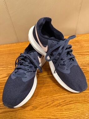 Women’s Nike Run Swift Shoes - 8.5